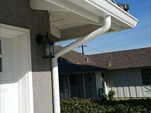 6 inch k style white with Round Downspouts